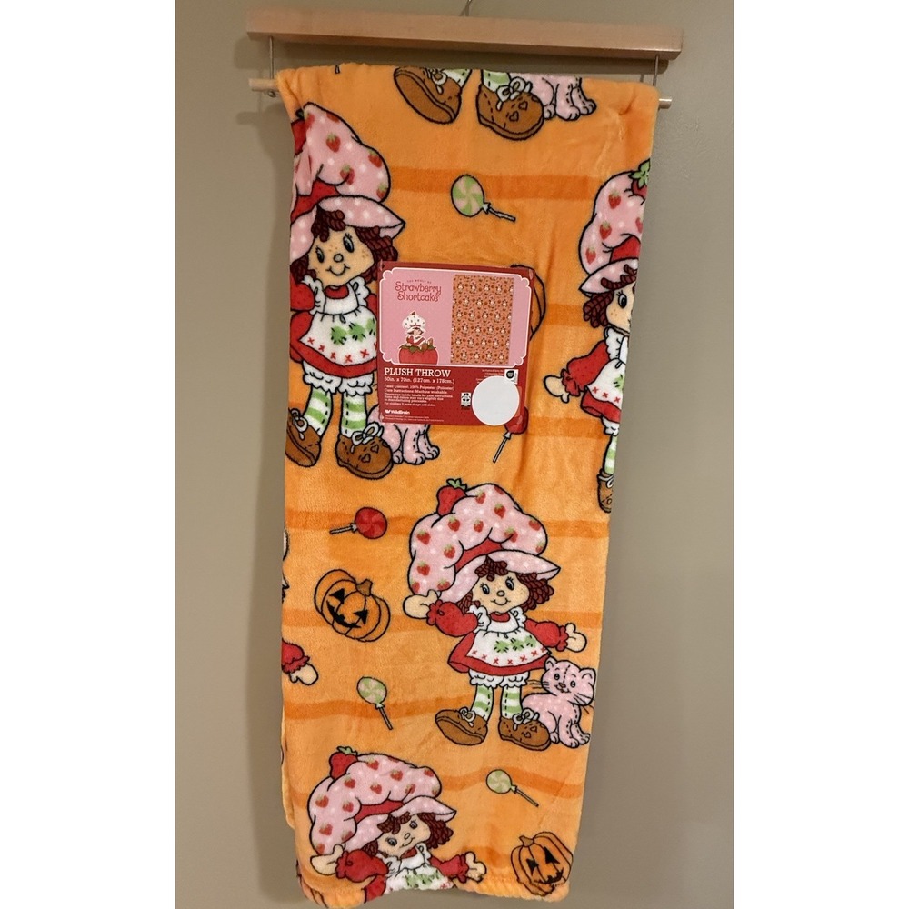 STRAWBERRY‎ SHORTCAKE Orange Halloween Plush Throw Blanket 50x70 NWT